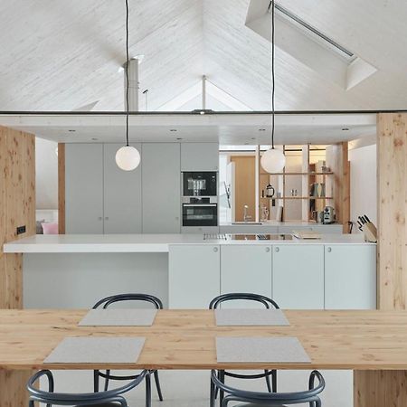 Urban Alpine Penthouse With Lake View Maurach  Exterior photo
