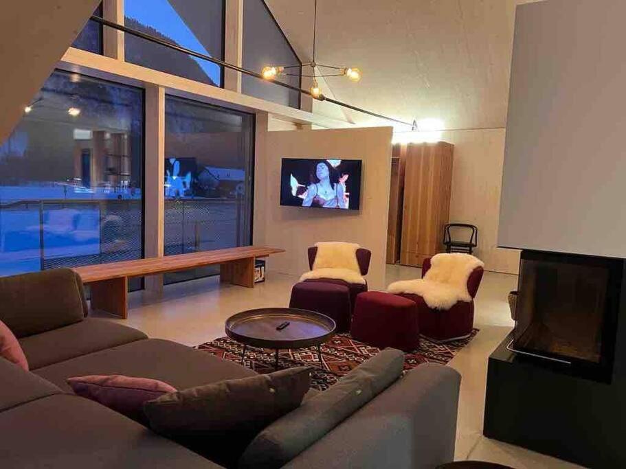 Urban Alpine Penthouse With Lake View Maurach  Exterior photo
