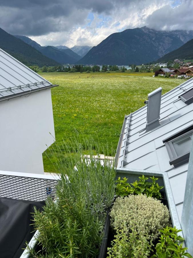 Urban Alpine Penthouse With Lake View Maurach  Exterior photo