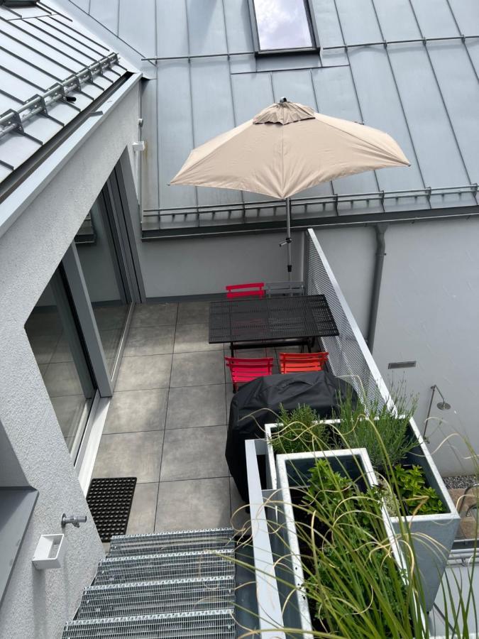 Urban Alpine Penthouse With Lake View Maurach  Exterior photo