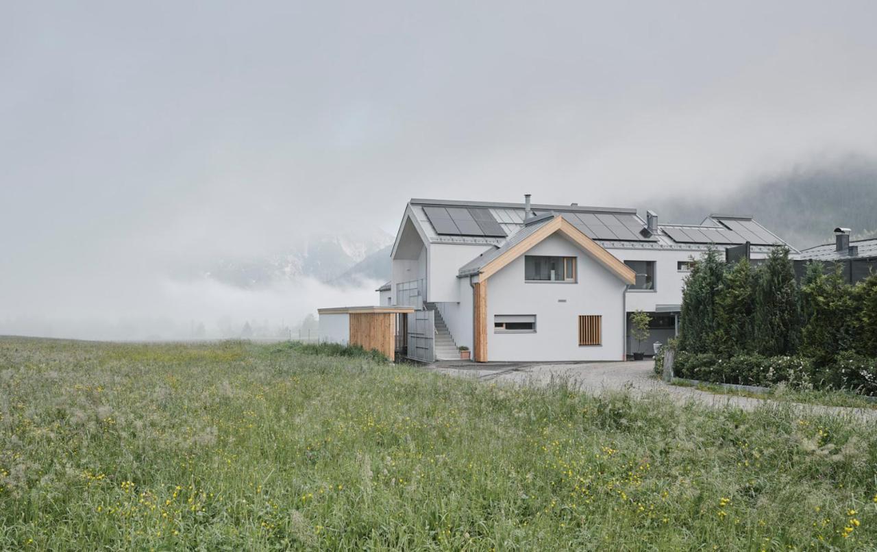 Urban Alpine Penthouse With Lake View Maurach  Exterior photo