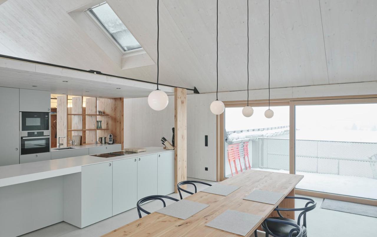 Urban Alpine Penthouse With Lake View Maurach  Exterior photo