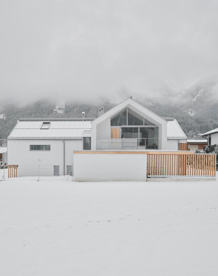 Urban Alpine Penthouse With Lake View Maurach  Exterior photo